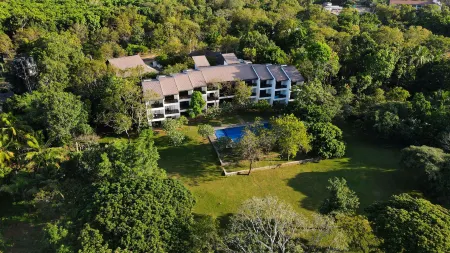 Grand Tamarind Lake Отели рядом с достопримечательностью «Kataragama Sacred Bo Tree»