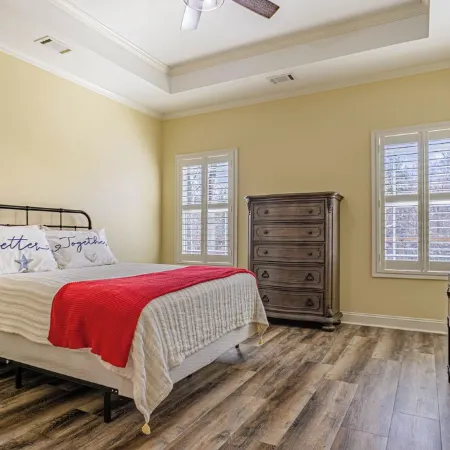 Tranquil Getaway Minutes from Auburn including Pool & backyard Waterfall Oasis