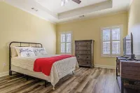 Tranquil Getaway Minutes from Auburn including Pool & backyard Waterfall Oasis