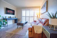 Waterfront / King Bed / Heated Pool / Tennis Court