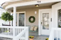 Maison 704; A Downtown Charlevoix Vintage Charmer