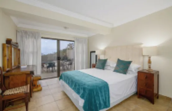 Charming Beachfront Retreat: Spacious 7-bedroom villa in delightful Margate