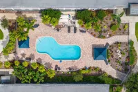 Quality Inn & Suites Tampa Near Fairgrounds and Casino - Rooftop Pools