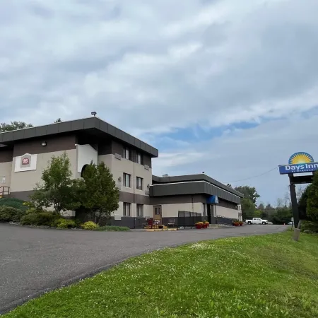 Days Inn by Wyndham Duluth Lakewalk