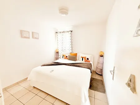 Big and Bright 3BD apt in the Center of Saint-Martin