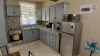 Cozy Vacation Retreat APT 2 with WiFi, AC in enchanting Roseau Valley Hotels in Fond Cani