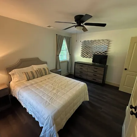Charming 3-bedroom cabin with AC, WiFi in delightful Ashland City
