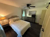 Charming 3-bedroom cabin with AC, WiFi in delightful Ashland City