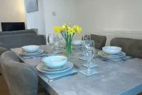 Stylish Apartment in City Centre with Parking