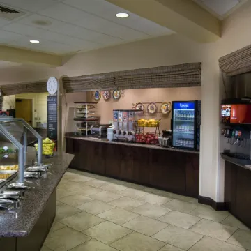 Embassy Suites by Hilton Kansas City International Airport