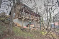 Serene Cabin in the Smokies w/ 2 Decks & Hot Tub! - 3-stjärniga