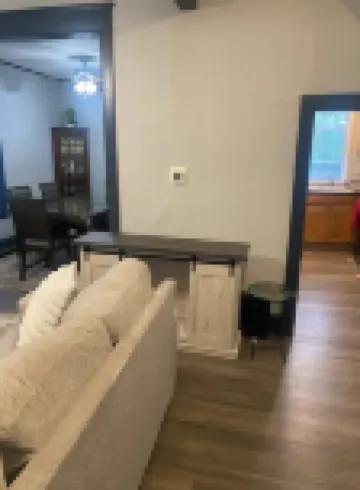 Katoray’s home is near to Allianz stadium, green line light railway , very quiet