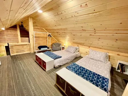 Cozy Forest Cabin w/ Sauna & Hot Tub!