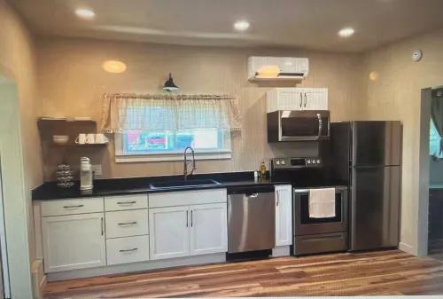 Auburn's Place - Newly renovated 1-bedroom apartment Hotels in Vincennes