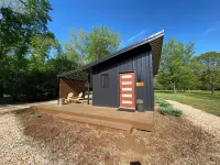 The Floy at High Bank – Charming Elk Riverfront Tiny Cabin in Scenic Noel, MO
