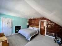 Swimming Hotspot, Family Friendly, 1 block to local shops