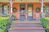 Spacious 5-bedroom house with WiFi and AC in charming Bucks County PA