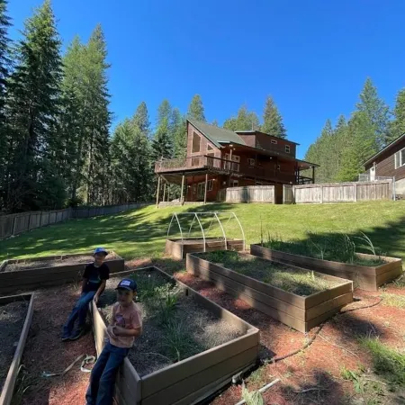 Charming Secluded  3-bedroom house in Sagle ID close to Lake and Schweitzer Ski