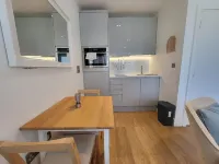 1 min drive to Train, 10 to Warner Bro's Hotels in Kings Langley