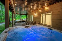 2 Mins to Slopes: HotTub, Game Room, Family & Pets, 3 King Beds