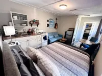 The Back House - Midtown Memphis Guest House with Private Entrance & Backyard