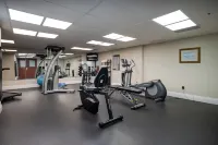 Monte Carlo Inn Airport Suites - Gym