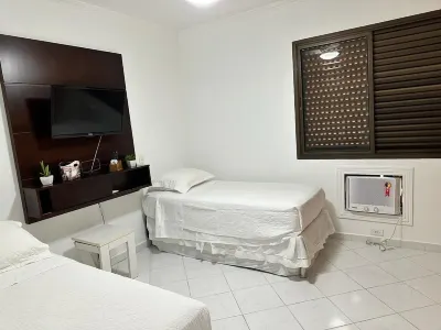 Flat Golden Beach Praia Do Tombo附近的飯店