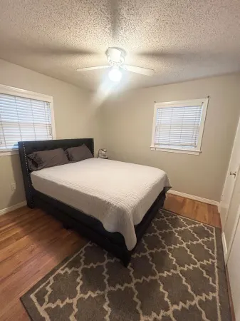 Charming 2-bedroom house honoring musics Outlaws and Legends