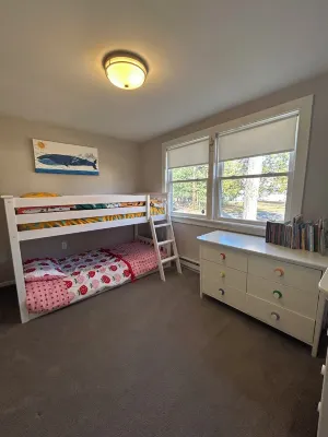 Charming 2-bedroom house in Copake with AC, WiFi. Enjoy your stay Undermountain Golf Course附近的飯店