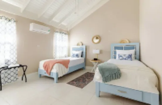 The Blue Jade Ochi - 2Bdrm with WiFi, AC, Hotwater & Security