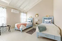 2Bdrm Villa with WiFi, AC, Hotwater & Security Hotels in RioNuoya