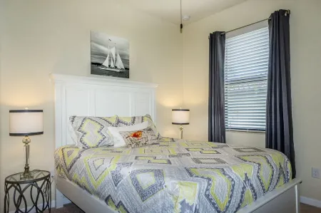 Villa Acqua - Sunset Lake View, Resort Amenities Near Golf, Beach & Restaurants!