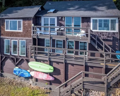 Vashon Modern Waterfront Retreat+Private Beach+BBQ+Firepit Hotels in Vashon