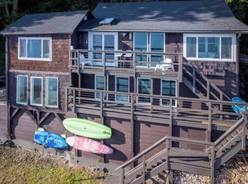 Vashon Modern Waterfront Retreat+Private Beach+BBQ+Firepit