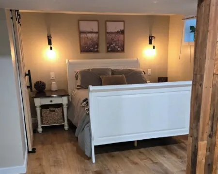 Cozy 1 bedroom basemant apt with private entrance and AC in the heart of Salem Hoteles en Salem