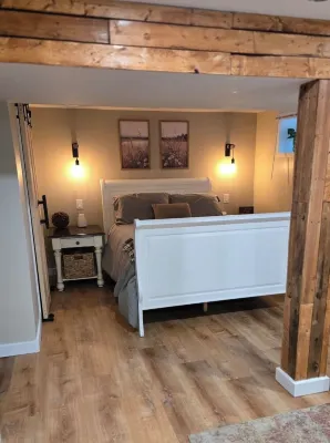 Cozy 1 bedroom basemant apt with private entrance and AC in the heart of Salem