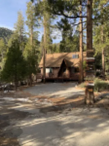 Charming 3-bedroom cabin in Idyllwild-Pine Cove with WiFi