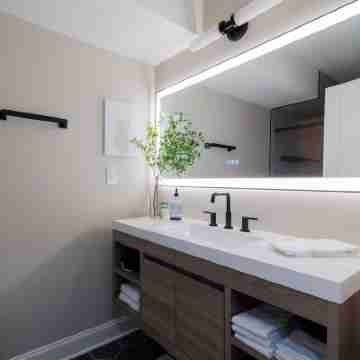 Poe's Pad in Canton Quarters Rooms