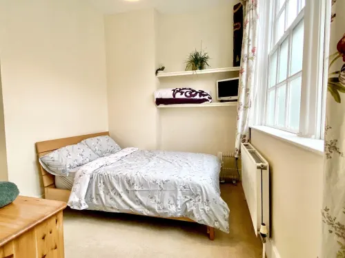 Country cottage in the heart of the city