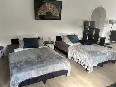 Spacious apartment in a central location directly on the river Niers and park
