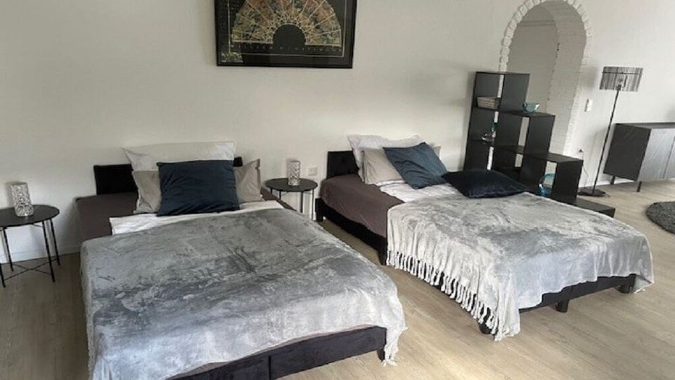 Spacious apartment in a central location directly on the river Niers and park
