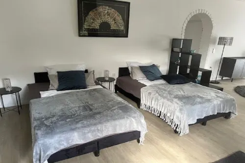 Spacious apartment in a central location directly on the river Niers and park