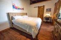 Eco-Luxury Hilltop Bungalow – Ocean and Jungle Views, WiFi & A/C - Bastimentos