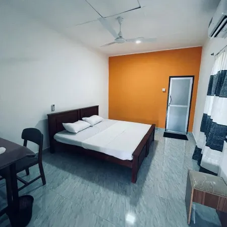 Amani Homes,4-bedroom building with WiFi, and AC in delightful Anuradhapura