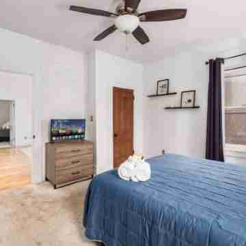 Charming 2-bedroom house Perfect Location Heart of Short North-Free parking Rooms