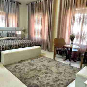 Classy 3 Bedroom Apartment Rooms