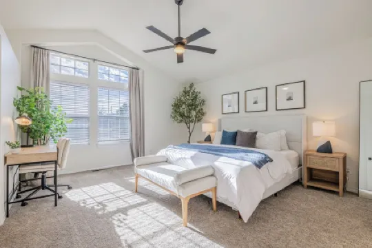 Spacious 4-bedroom house with AC, WiFi in marvelous Aurora