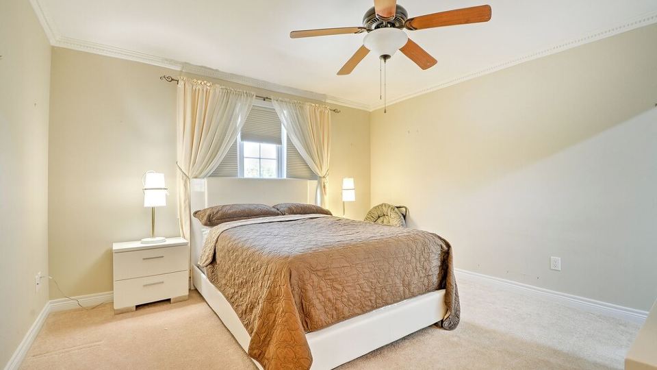 Windsor 5 beds 3 baths minutes from the Battery Plant
