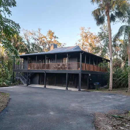 Alafia River Waterfront Tranquil Cabin Отели в г. Ривервью