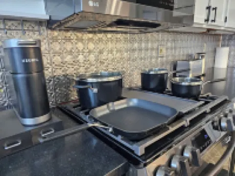 Charming 2-bedroom house with plenty amenities on Saint Paul's Cathedral Hill